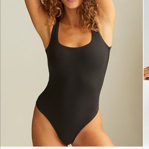 ARITZIA BABATON CONTOUR SQUARE NECK TANK BODYSUIT BLACK SIZE XS NEW WITH TAGS